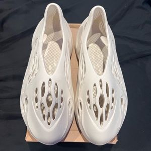 Foam Runners Sand Size 13